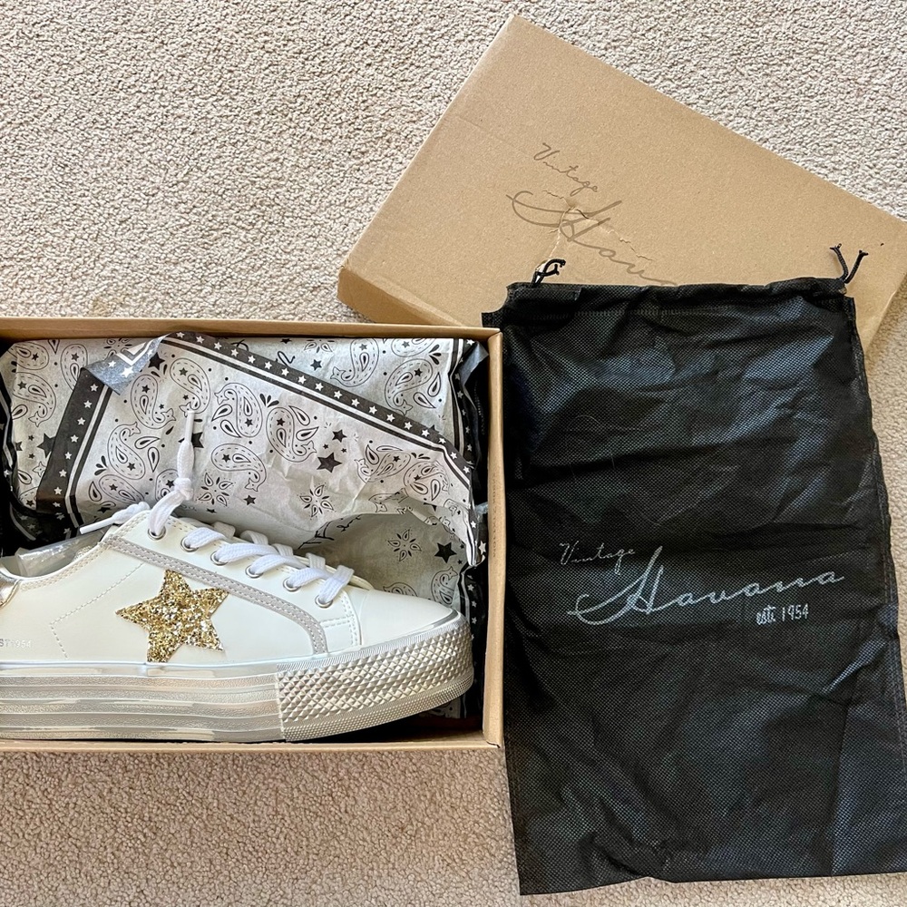 Vintage Havana White and Gold Star Sneakers - Picture 15 of 16